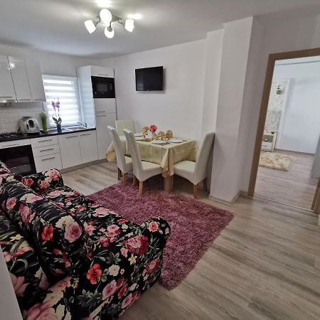 Apartament Gold Luxury Lejlighed Tîrgu Ocna Eksteriør billede