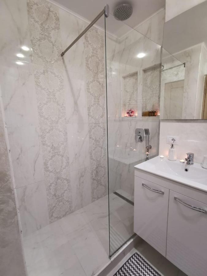 Apartament Gold Luxury Lejlighed Tîrgu Ocna Eksteriør billede