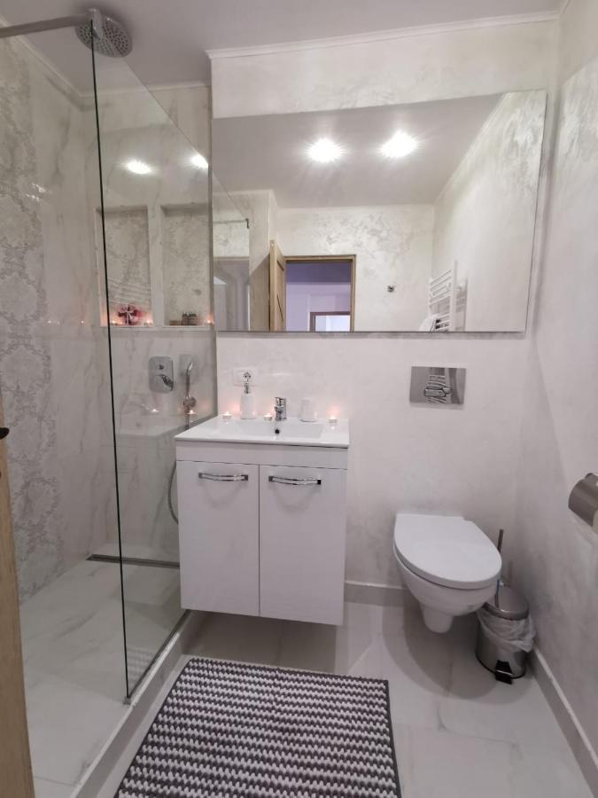 Apartament Gold Luxury Lejlighed Tîrgu Ocna Eksteriør billede