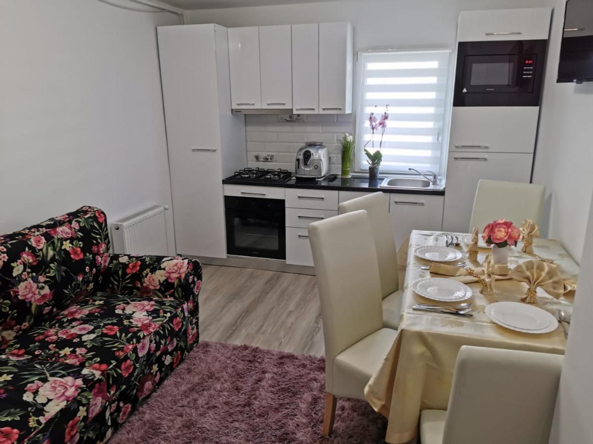 Apartament Gold Luxury Lejlighed Tîrgu Ocna Eksteriør billede